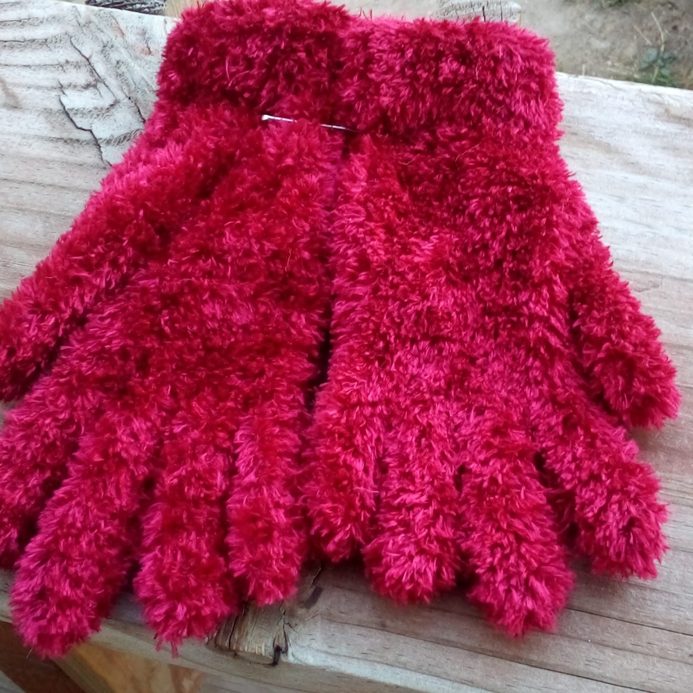Cherry ๐ Red Furry Gloves - Picture 2 of 5